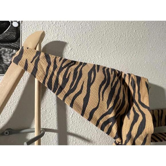 Aerie Zebra Print Bikini Top- Size M NWT - Picture 2 of 4